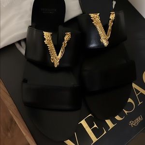 VIRTUS FLAT SANDALS VERSACE